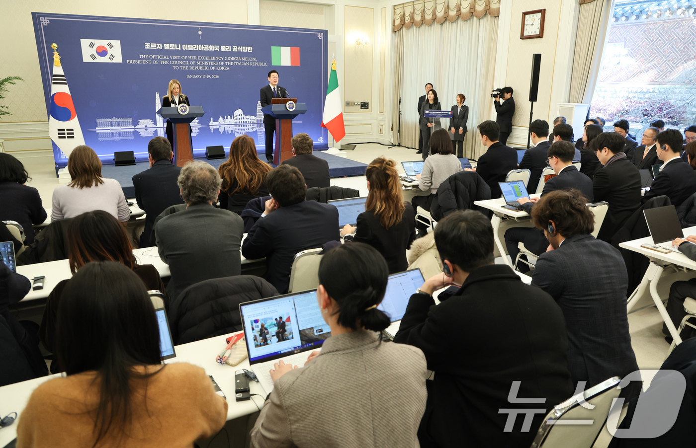 (서울=뉴스1) 이재명 기자 = 이재명 대통령과 조르자 멜로니 이탈리아 총리가 19일 청와대에서 정상회담 후 공동언론발표를 하고 있다. 2026.1.19/뉴스1