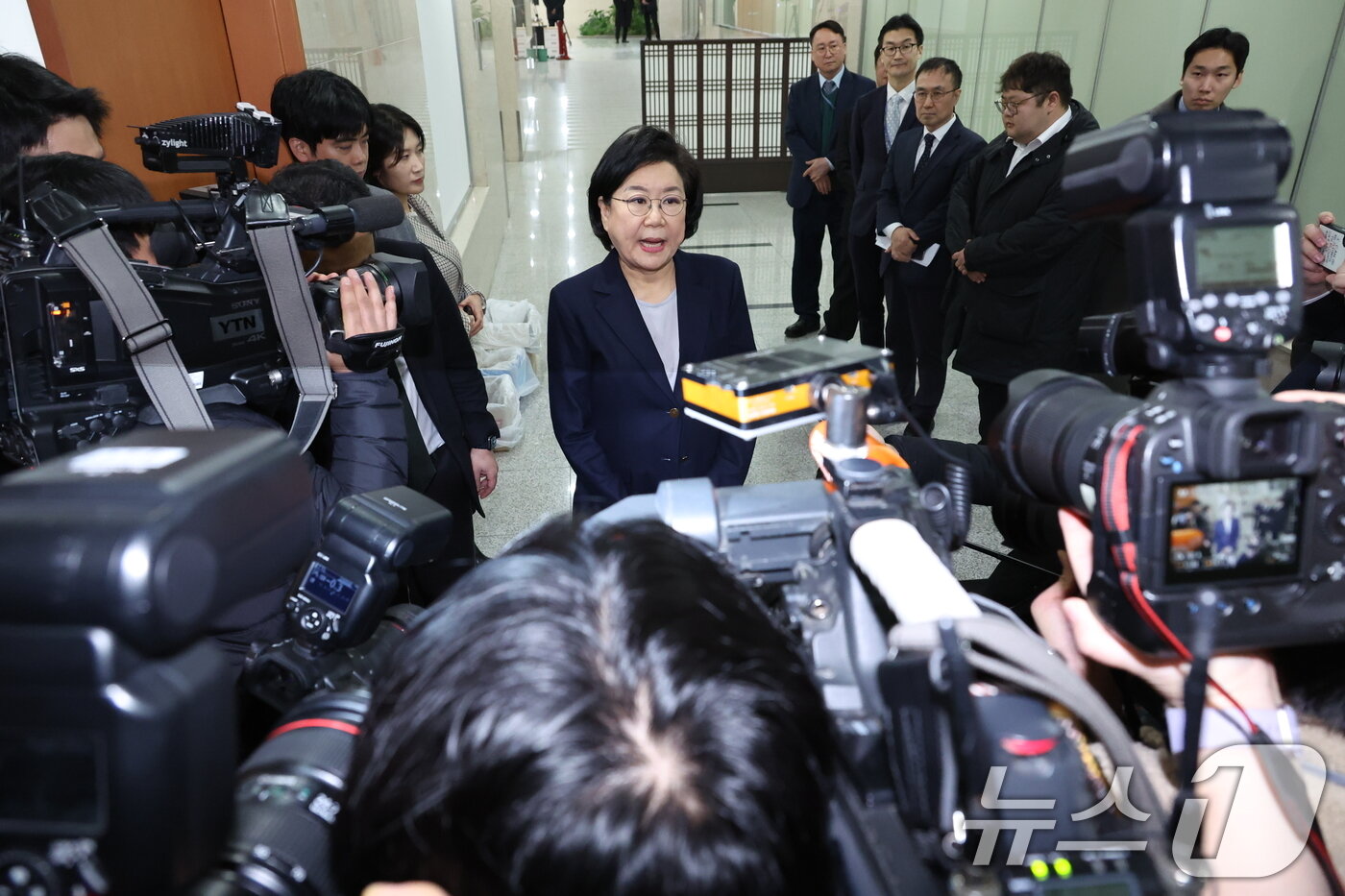 본문 이미지 - 이혜훈 기획예산처 장관 후보자가 19일 서울 여의도 국회에서 취재진의 질의에 답변하고 있다. 2026.1.19/뉴스1 ⓒ News1 신웅수 기자