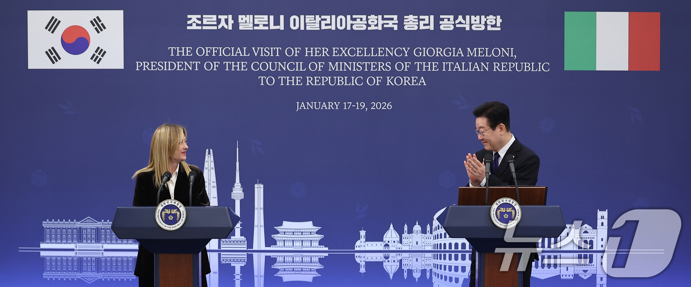 (서울=뉴스1) 이재명 기자 = 이재명 대통령과 조르자 멜로니 이탈리아 총리가 19일 청와대에서 정상회담 후 공동언론발표를 하고 있다. 2026.1.19/뉴스1