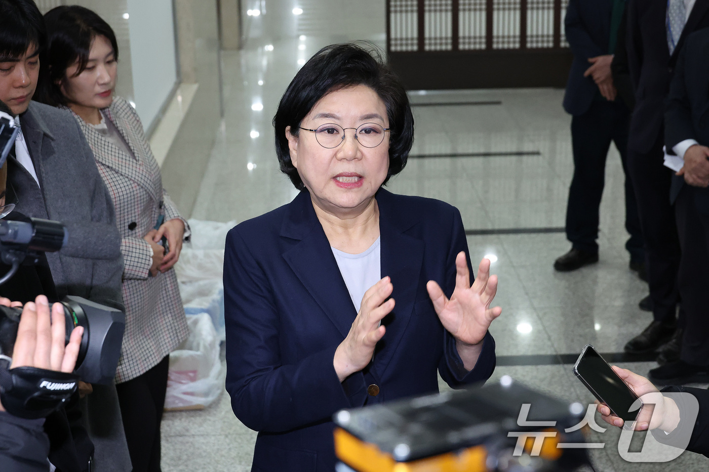 (서울=뉴스1) 신웅수 기자 = 인사청문회 출석을 위해 서울 여의도 국회를 찾은 이혜훈 기획예산처 장관 후보자가 19일 입장을 밝히고 있다. 2026.1.19/뉴스1