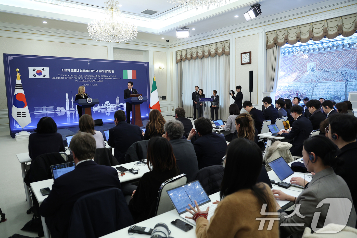 (서울=뉴스1) 이재명 기자 = 이재명 대통령과 조르자 멜로니 이탈리아 총리가 19일 청와대에서 정상회담 후 공동언론발표를 하고 있다. 2026.1.19/뉴스1