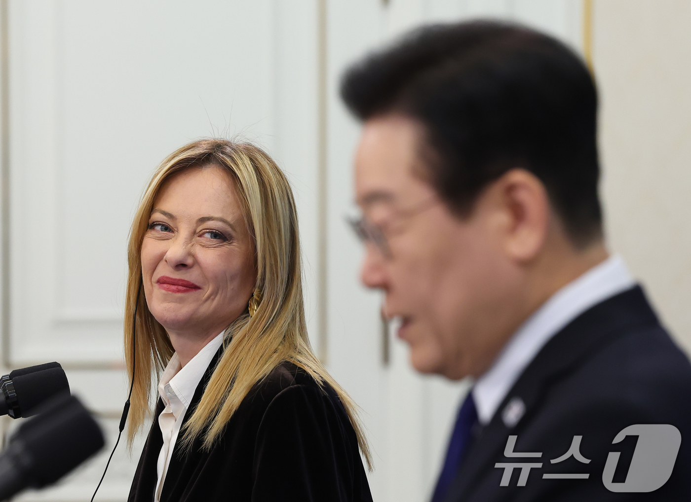 (서울=뉴스1) 이재명 기자 = 조르자 멜로니 이탈리아 총리가 19일 청와대에서 열린 정상회담 후 공동언론발표에서 이재명 대통령의 발언을 경청하고 있다. 2026.1.19/뉴스1