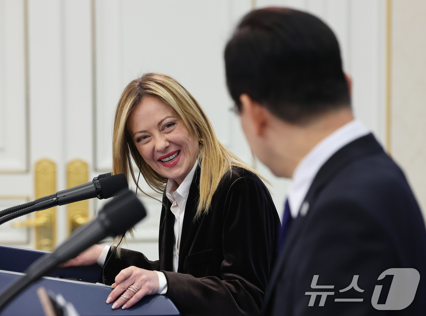 (서울=뉴스1) 이재명 기자 = 조르자 멜로니 이탈리아 총리가 19일 청와대에서 열린 정상회담 후 공동언론발표에서 이재명 대통령과 대화하고 있다. 2026.1.19/뉴스1