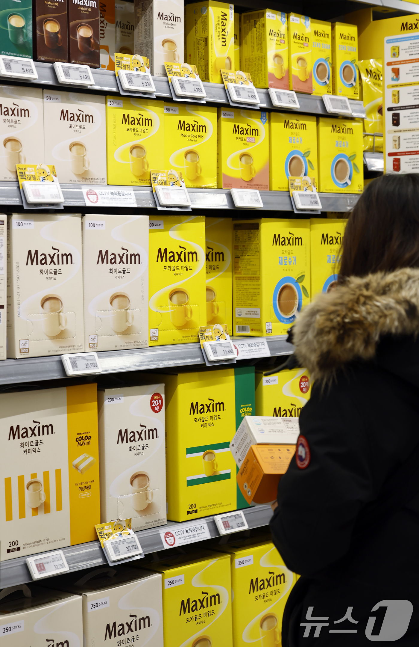 (서울=뉴스1) 박정호 기자 = 19일 서울 시내의 한 대형마트를 찾은 고객들이 장을 보고 있다.한국소비자단체협의회 물가감시센터는 이날 2025년 4분기 생활필수품 가격조사 분석 …