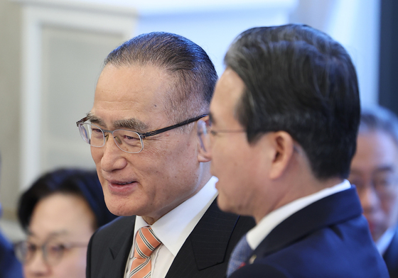 대화하는 위성락 안보실장과 김용범 정책실장