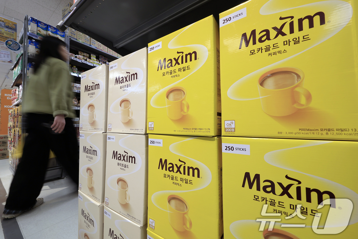 (서울=뉴스1) 박정호 기자 = 19일 서울 시내의 한 대형마트를 찾은 고객들이 장을 보고 있다.한국소비자단체협의회 물가감시센터는 이날 2025년 4분기 생활필수품 가격조사 분석 …