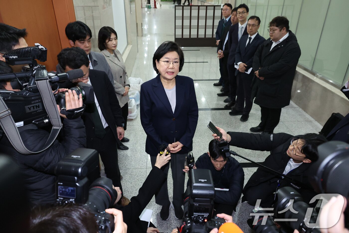 본문 이미지 - 인사청문회 출석을 위해 서울 여의도 국회를 찾은 이혜훈 기획예산처 장관 후보자가 19일 입장을 밝히고 있다. 2026.1.19/뉴스1 ⓒ News1 신웅수 기자