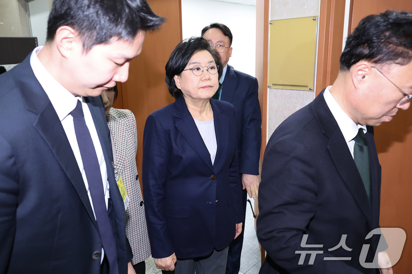 (서울=뉴스1) 신웅수 기자 = 이혜훈 기획예산처 장관 후보자가 19일 서울 여의도 국회에서 인사청문회 대기실을 나서고 있다. 2026.1.19/뉴스1