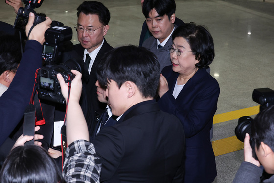 청문회 대기실 향하는 이혜훈