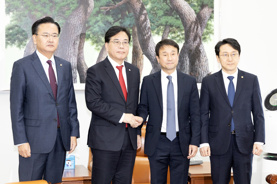 여야 원내대표 또 만났지만…통일교·공천헌금 쌍특검법 접점 못 찾아