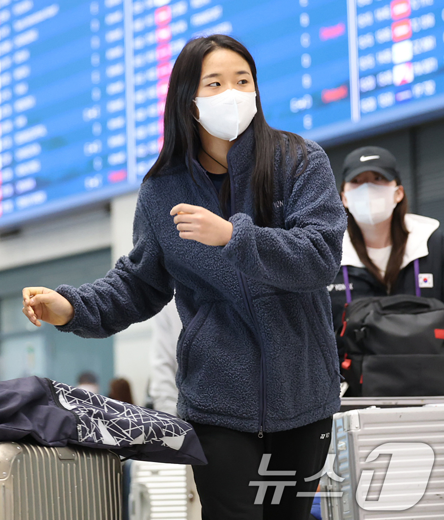 (인천공항=뉴스1) 오대일 기자 = 인도 오픈 2연패를 거두고 돌아온 '배드민턴 여제' 안세영(24·삼성생명)이 19일 오후 인천국제공항을 통해 귀국하고 있다.안세영은 인도 뉴델리 …