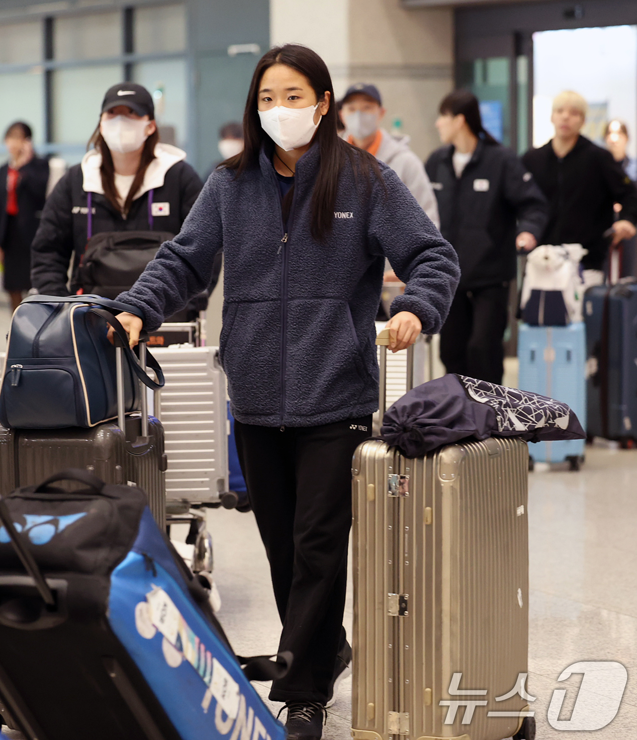 (인천공항=뉴스1) 오대일 기자 = 인도 오픈 2연패를 거두고 돌아온 '배드민턴 여제' 안세영(24·삼성생명)이 19일 오후 인천국제공항을 통해 귀국하고 있다.안세영은 인도 뉴델리 …