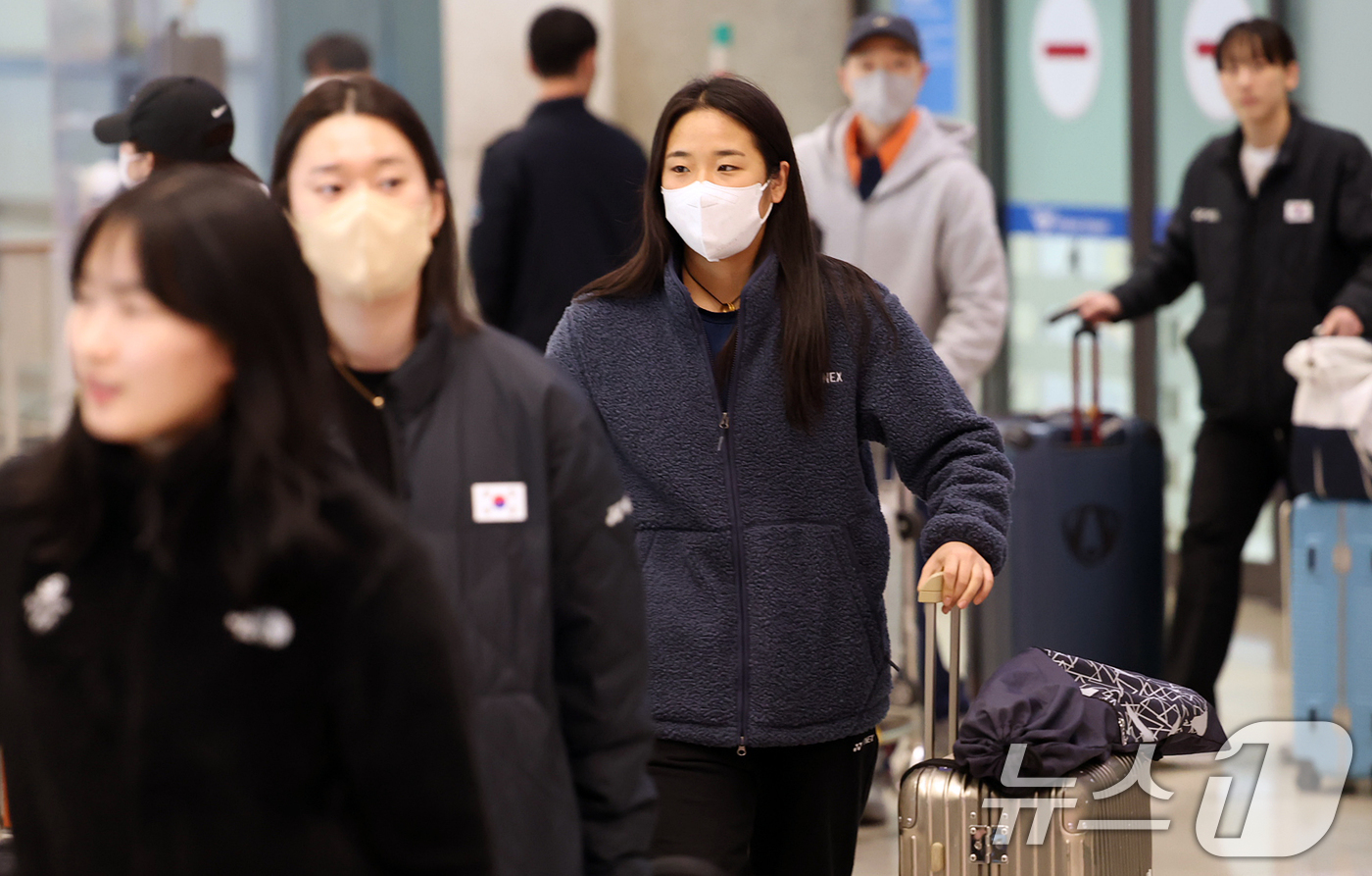 (인천공항=뉴스1) 오대일 기자 = 인도 오픈 2연패를 거두고 돌아온 '배드민턴 여제' 안세영(24·삼성생명)이 19일 오후 인천국제공항을 통해 귀국하고 있다.안세영은 인도 뉴델리 …