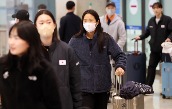 안세영, 2주 연속 우승 후 귀국