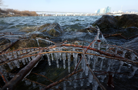 한강 고드름 영하 13도 추위 예보