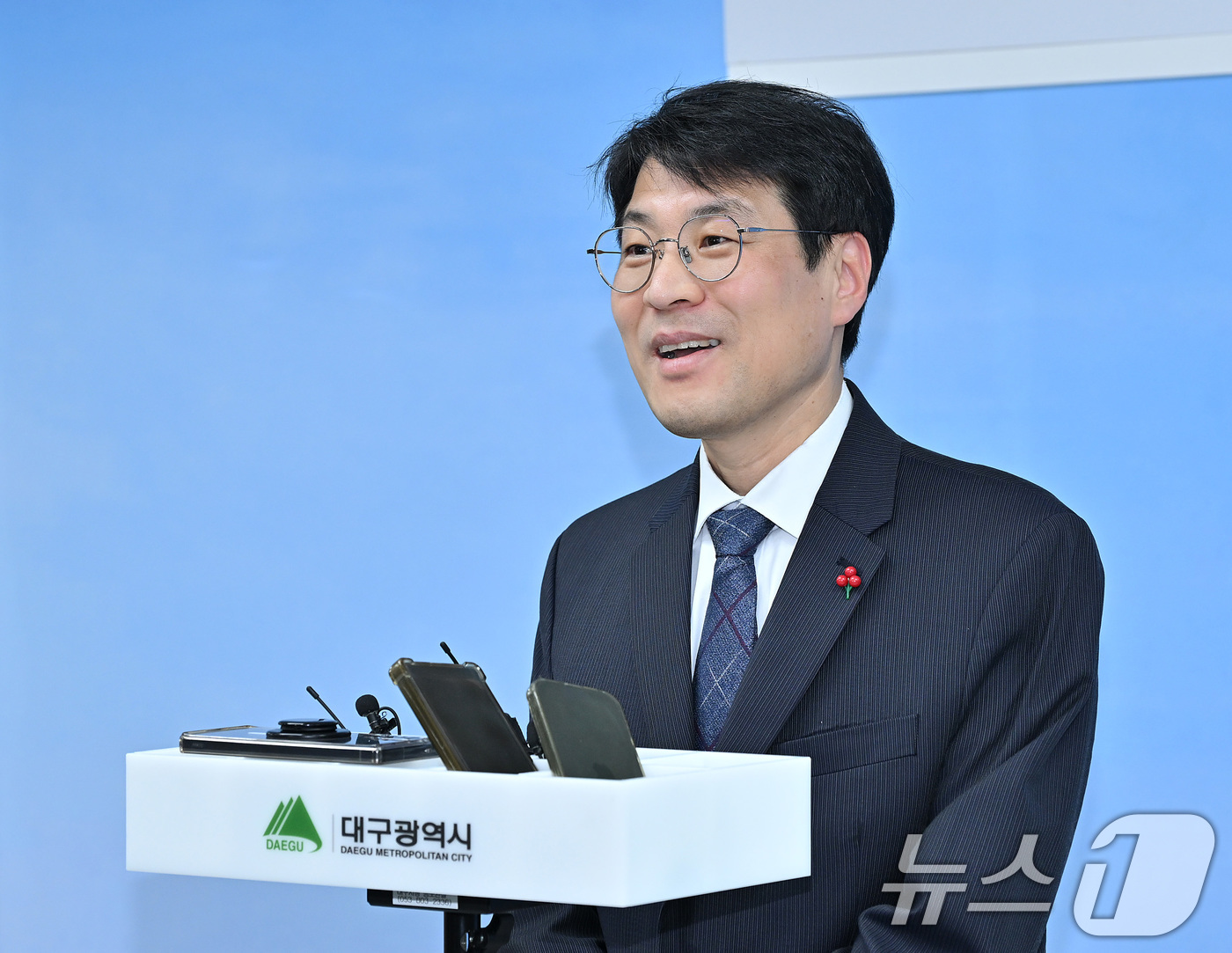 (대구=뉴스1) 공정식 기자 = 김정기 대구시장 권한대행이 19일 오후 대구 중구 대구시청 동인청사에서 대구경북 행정통합 관련 입장을 밝히고 있다. (대구시 제공. 재판매 및 DB …