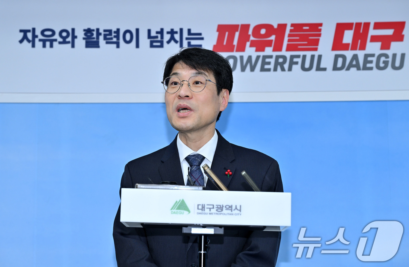 (대구=뉴스1) 공정식 기자 = 김정기 대구시장 권한대행이 19일 오후 대구 중구 대구시청 동인청사에서 대구경북 행정통합 관련 입장을 밝히고 있다. (대구시 제공. 재판매 및 DB …