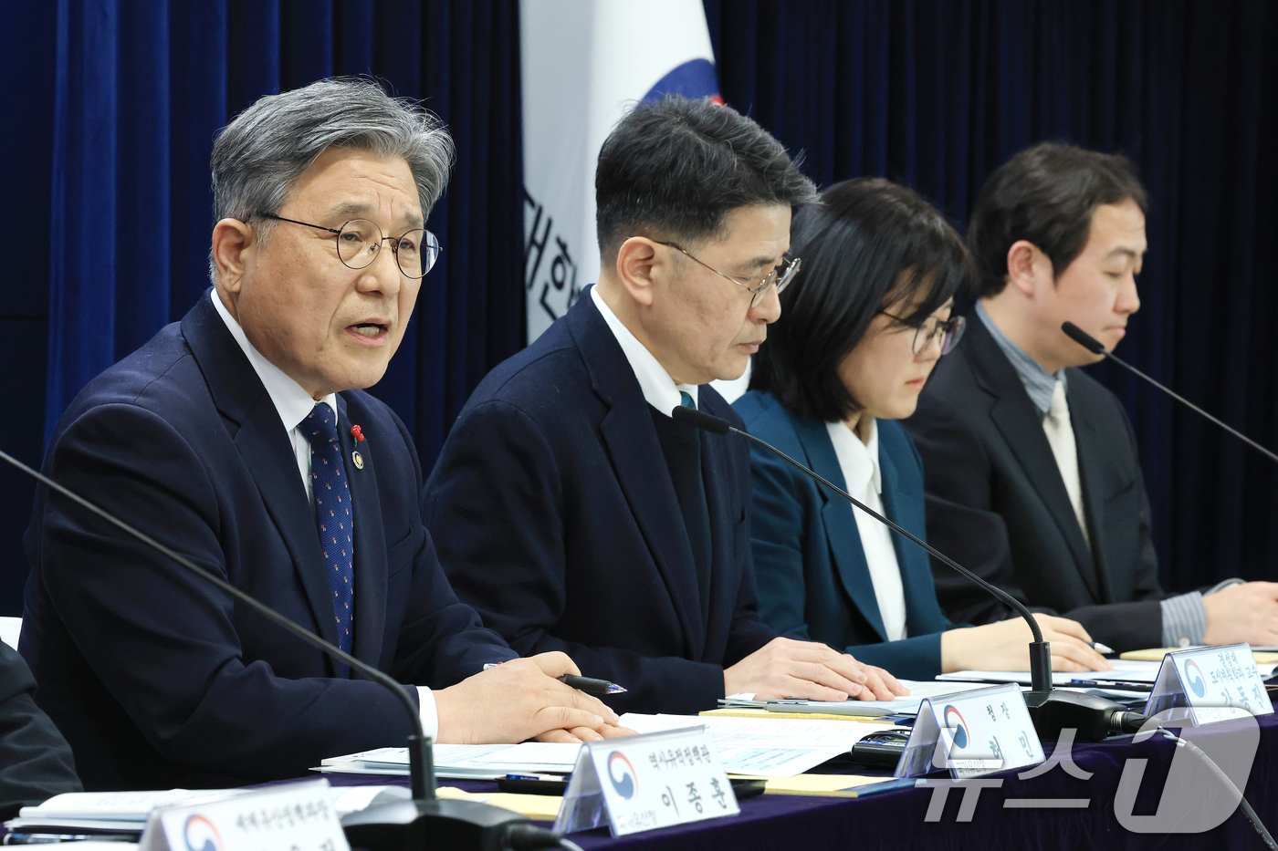 (서울=뉴스1) 임세영 기자 = 허민 국가유산청장이 19일 서울 종로구 정부서울청사에서 열린 종묘 앞 세운지구 개발사업에 대한 세계유산영향평가 언론간담회에서 발언을 하고 있다. 2 …