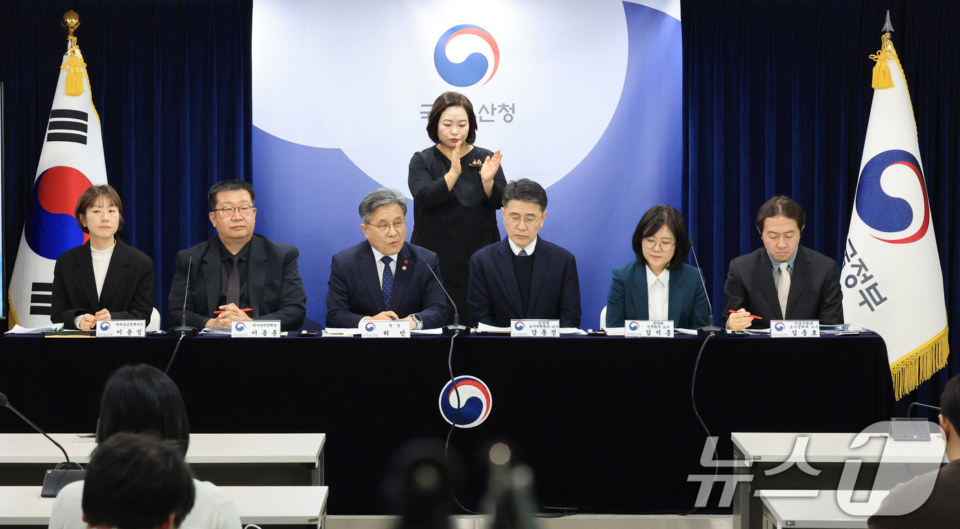 (서울=뉴스1) 임세영 기자 = 허민 국가유산청장이 19일 서울 종로구 정부서울청사에서 열린 종묘 앞 세운지구 개발사업에 대한 세계유산영향평가 언론간담회에서 발언을 하고 있다. 2 …