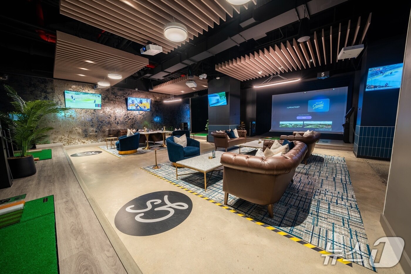 본문 이미지 - 골프존소셜 3호전 뉴욕 브루클린 내부 전경 (골프존 제공)