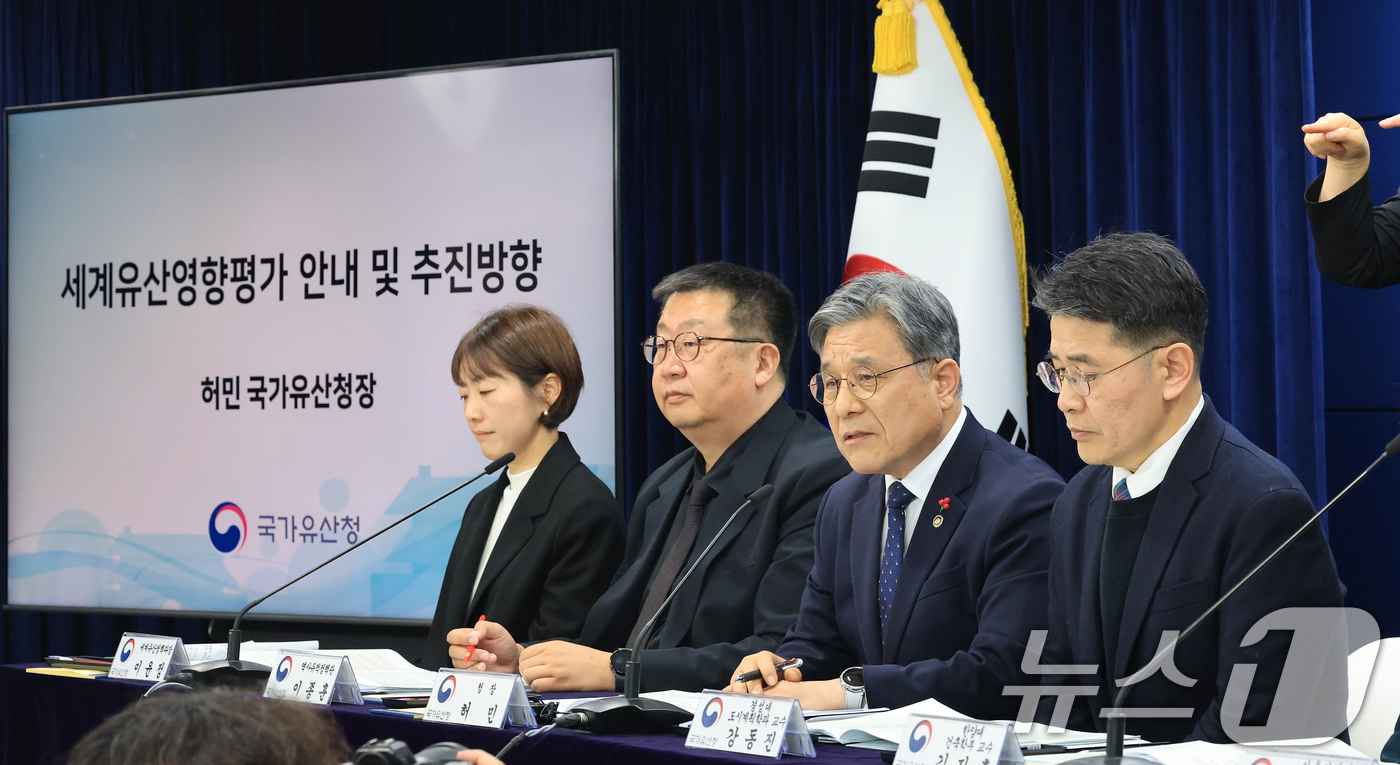 (서울=뉴스1) 임세영 기자 = 허민 국가유산청장이 19일 서울 종로구 정부서울청사에서 열린 종묘 앞 세운지구 개발사업에 대한 세계유산영향평가 언론간담회에서 발언을 하고 있다. 2 …