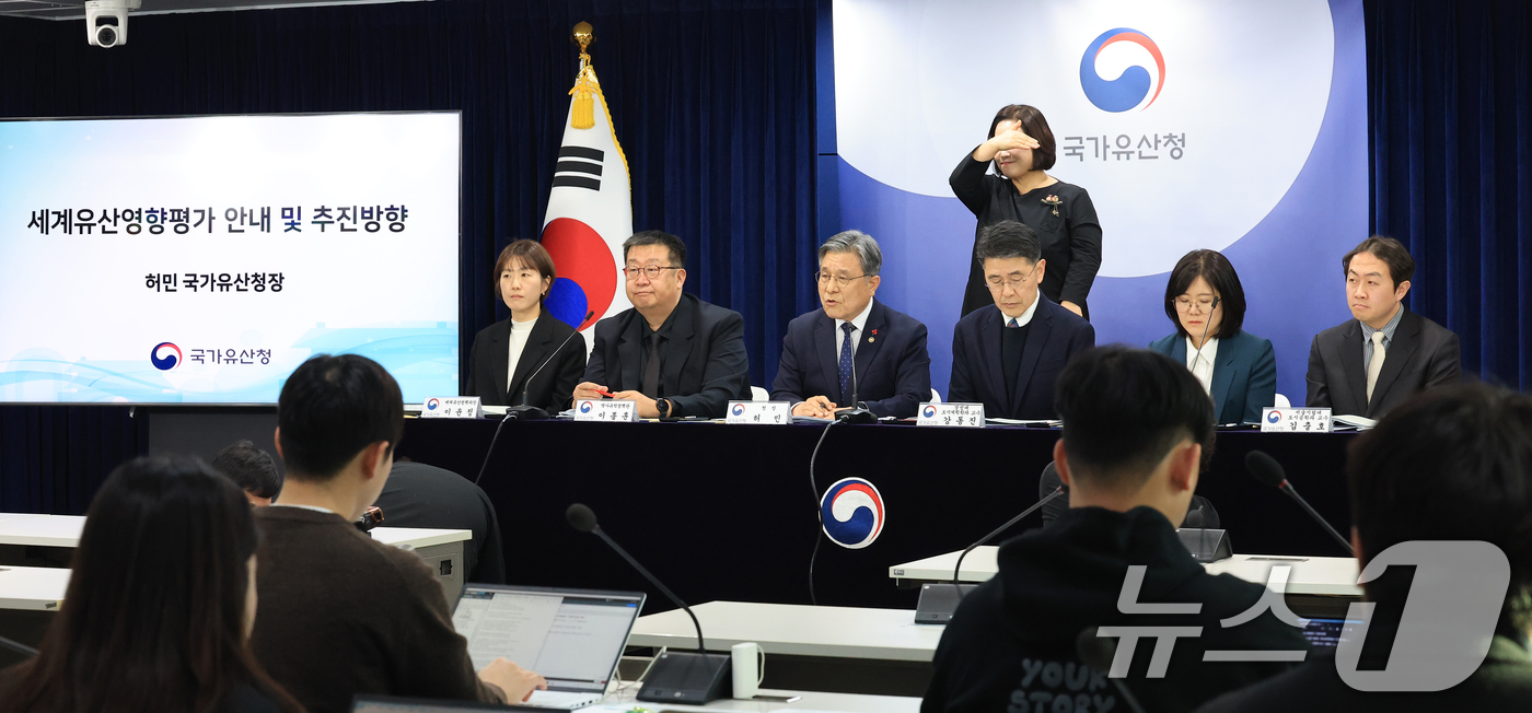 (서울=뉴스1) 임세영 기자 = 허민 국가유산청장이 19일 서울 종로구 정부서울청사에서 열린 종묘 앞 세운지구 개발사업에 대한 세계유산영향평가 언론간담회에서 발언을 하고 있다. 2 …