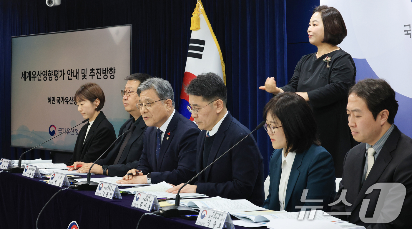 (서울=뉴스1) 임세영 기자 = 허민 국가유산청장이 19일 서울 종로구 정부서울청사에서 열린 종묘 앞 세운지구 개발사업에 대한 세계유산영향평가 언론간담회에서 발언을 하고 있다. 2 …