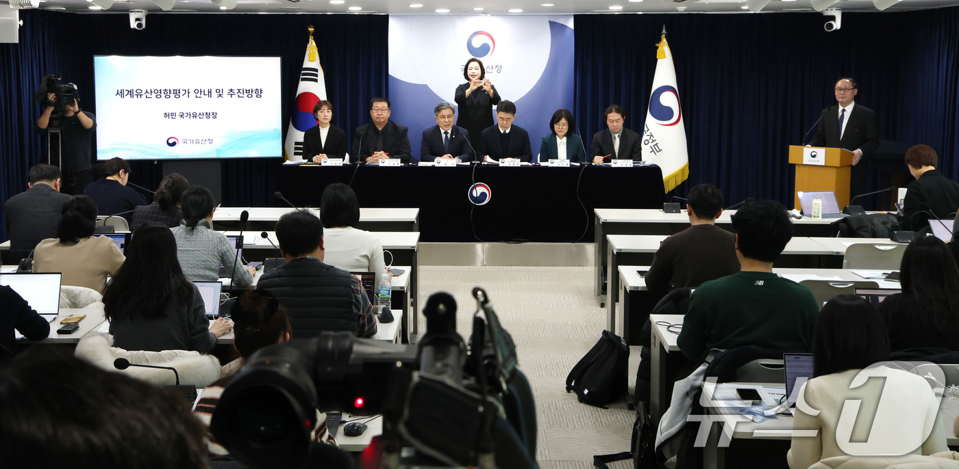 (서울=뉴스1) 임세영 기자 = 허민 국가유산청장이 19일 서울 종로구 정부서울청사에서 열린 종묘 앞 세운지구 개발사업에 대한 세계유산영향평가 언론간담회에서 발언을 하고 있다. 2 …