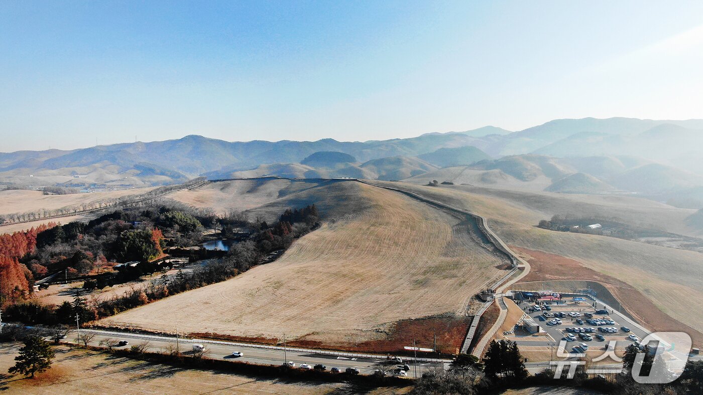 본문 이미지 - 운산면 서산한우목장 데크길 전경(서산시 제공. 재판매 및 DB금지)2026.1.19/뉴스1