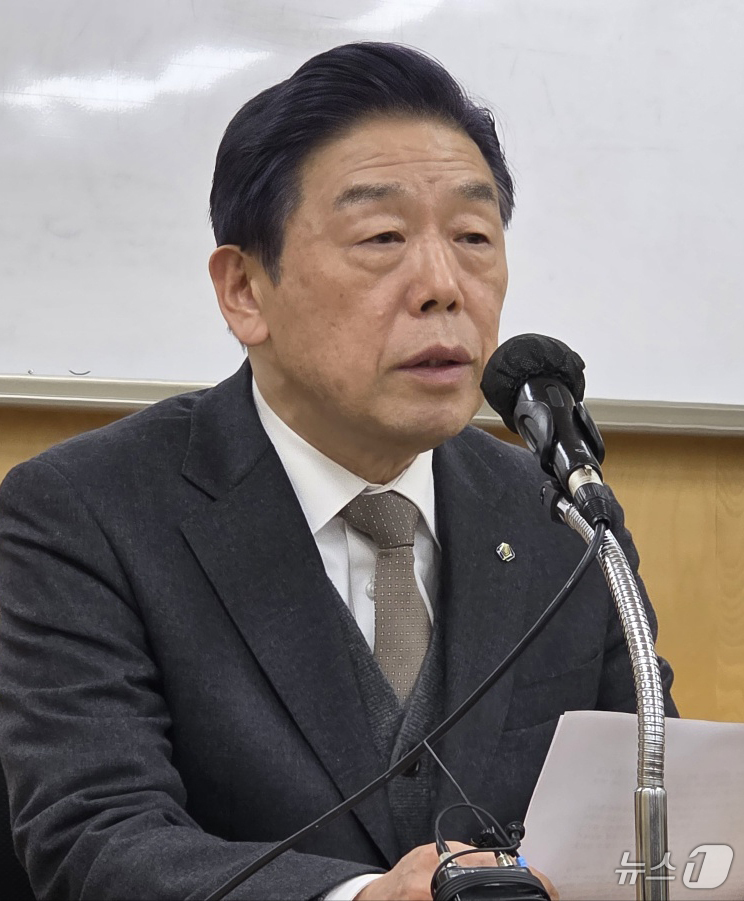 (천안=뉴스1) 이시우 = 김형석 독립기념관 관장이 19일 충남 천안 독립기념관 이사회를 마치고 기자회견을 하고 있다. 독립기념관 이사회는 이날 오후 독립기념관 밝은누리관에서 열린 …