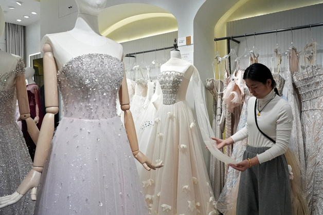 中 합계출산율 '1명' 첫 붕괴 관측…"韓보다 높고 싱가포르 비슷"