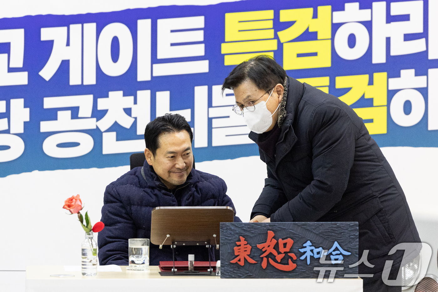 (서울=뉴스1) 이승배 기자 = 더불어민주당의 통일교 및 공천뇌물 특검 수용을 촉구하며 5일째 단식을 이어가고 있는 장동혁 국민의힘 대표가 19일 서울 여의도 국회 로텐더홀에서 황 …