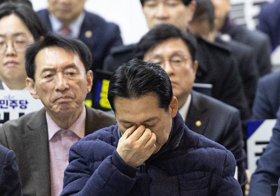 피곤한 모습의 장동혁 대표