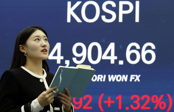 12거래일 연속 상승한 코스피, 4900선 안착
