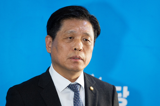 김병기 "의총 없이 제명"→민주 "정당법상 불가능"→탈당