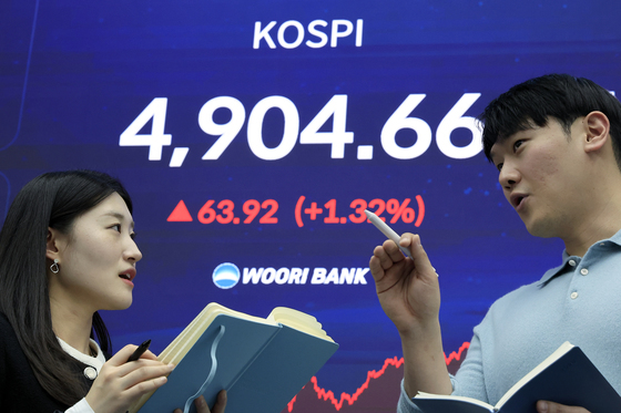 코스피, 12거래일 랠리…4900도 뚫었다