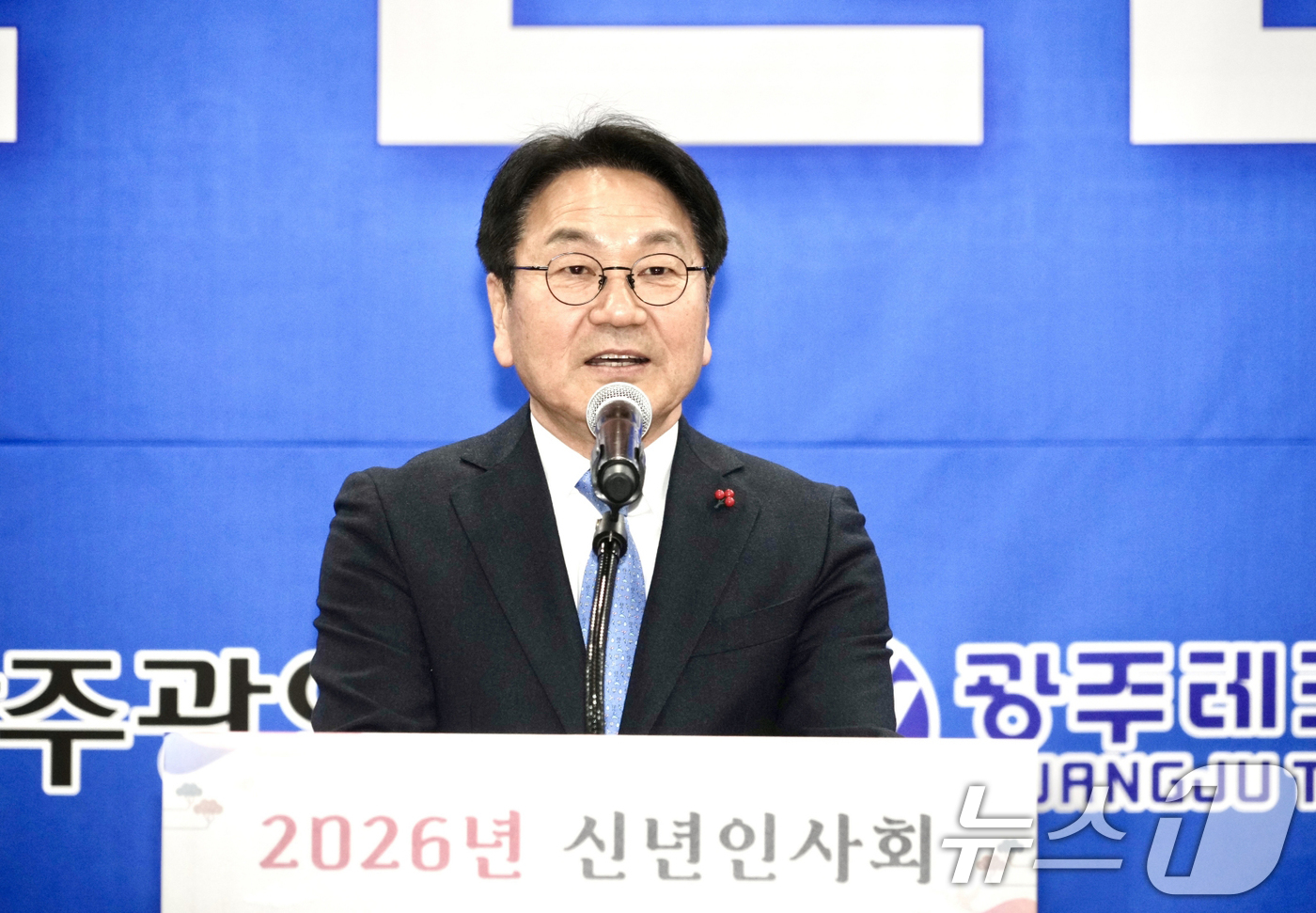 (광주=뉴스1) 이수민 기자 = 강기정 광주광역시장이 19일 광주테크노파크에서 열린 '2026 지산학연 거버넌스 신년인사회'에 참석해 신년사를 하고 있다. (광주광역시 제공. 재판 …