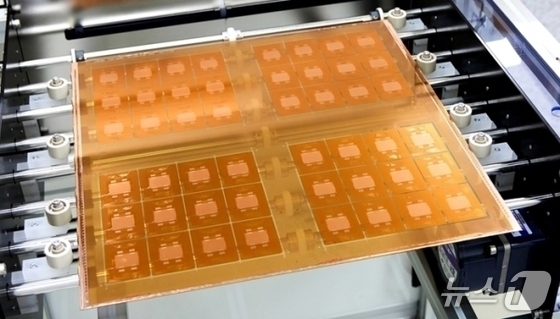 AI 반도체 핵심 급부상 유리기판…국내 선점 넘어 글로벌 양산 경쟁 가열