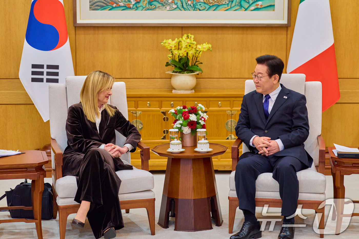 (서울=뉴스1) 허경 기자 = 이재명 대통령과 조르자 멜로니 이탈리아 총리가 19일 청와대에서 소인수회담을 하고 있다. (청와대 제공. 재판매 및 DB 금지) 2026.1.19/뉴 …