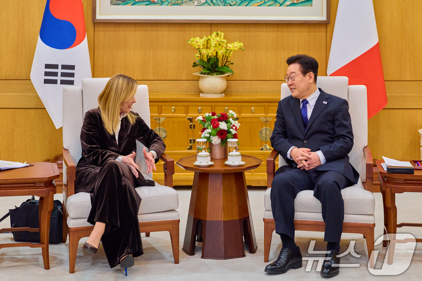 (서울=뉴스1) 허경 기자 = 이재명 대통령과 조르자 멜로니 이탈리아 총리가 19일 청와대에서 소인수회담을 하고 있다. (청와대 제공. 재판매 및 DB 금지) 2026.1.19/뉴 …