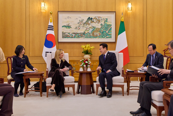 소인수회담하는 한-이탈리아 정상