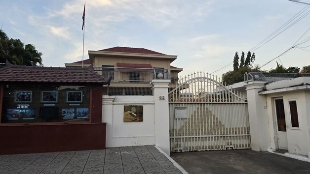 [르포] 자금세탁 거점, 캄보디아 北 대사관 정상 운영하나…한산한 경비