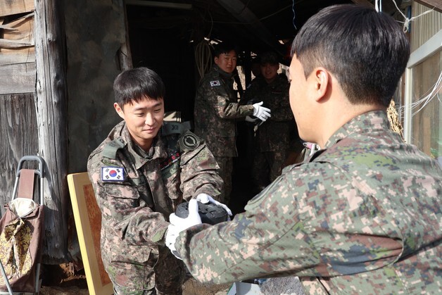 KCTC 전문대항군연대 전차중대, 지역주민에 연탄·난방유 전달