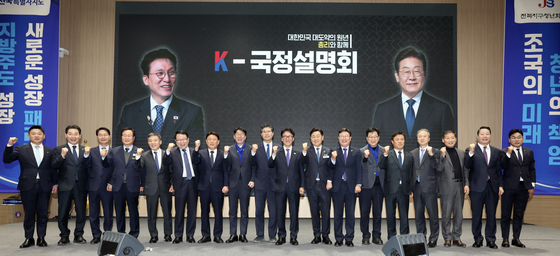 김민석 총리 "전북을 미래산업 테스트베드로…역할 수행해야"