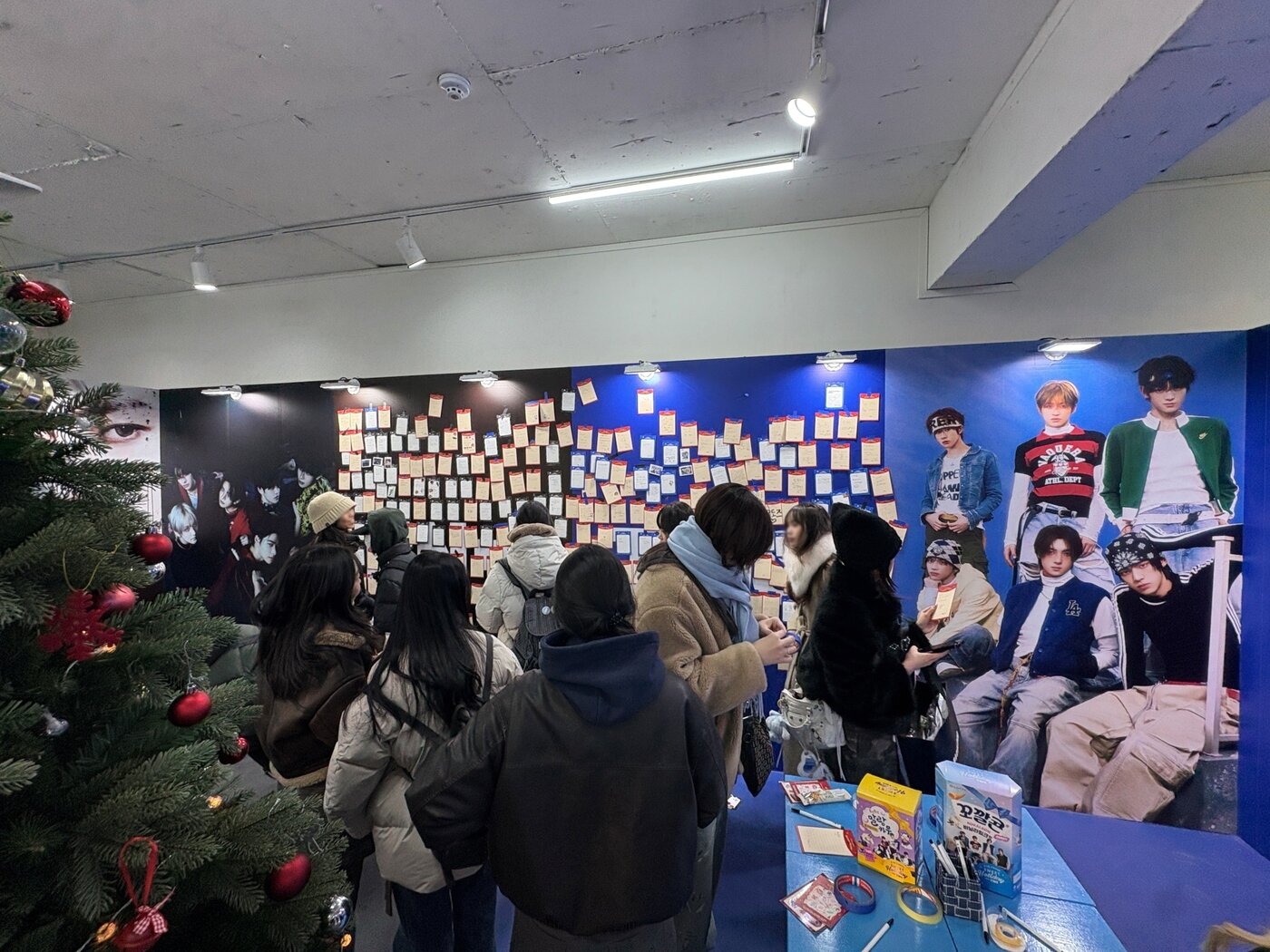 본문 이미지 - 롯데웰푸드 엔하이픈·투어스 협업 팝업스토어 현장(롯데웰푸드 제공)