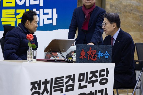 대화 나누는 장동혁 국민의힘 대표와 박형준 부산시장