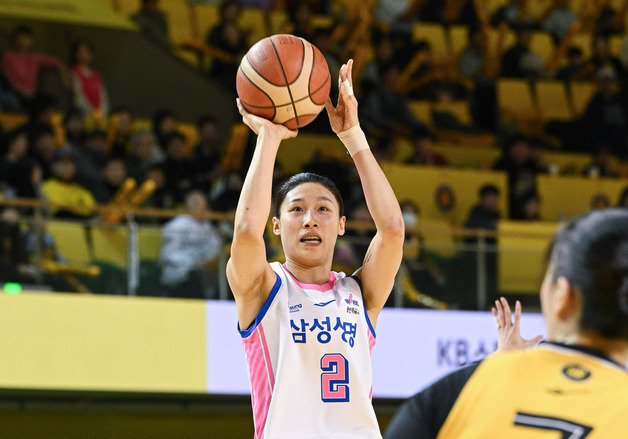 여자농구 삼성생명, KB스타즈 꺾고 3연패 탈출…통산 500승