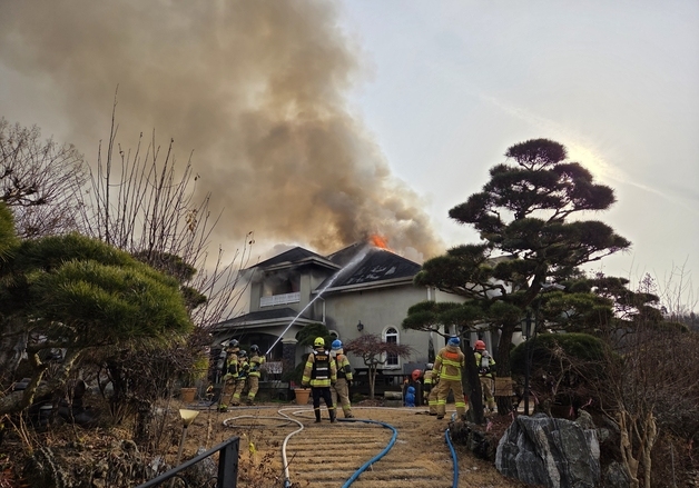 논산 2층 단독주택서 불…1억여원 피해