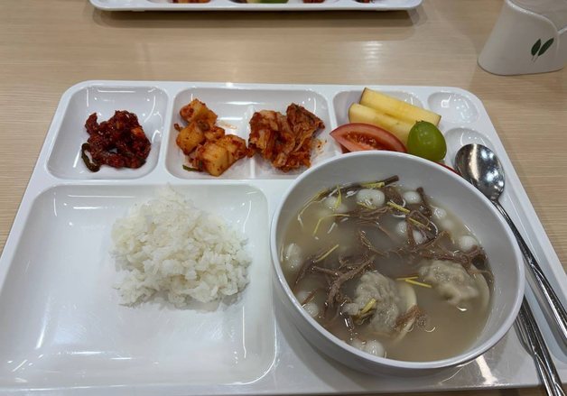 李대통령 새해 첫끼는 '떡국'…강훈식 "대도약의 원년 만들겠단 각오 다져"