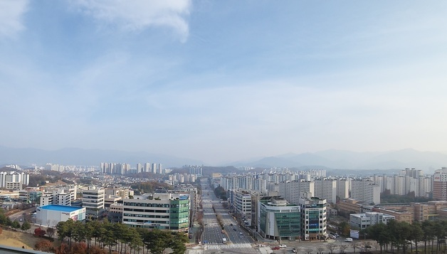 원주 단구로 일대 도로 양방향 통제…상수관로 파손·복구 작업